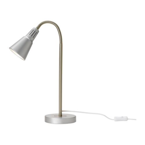 KVART Pracovní lampa IKEA Přímé světlo, lampa vydává koncentrovaný kužel světla na čtení. Nastavitelné rameno lampy pro snadnější směřování světla.