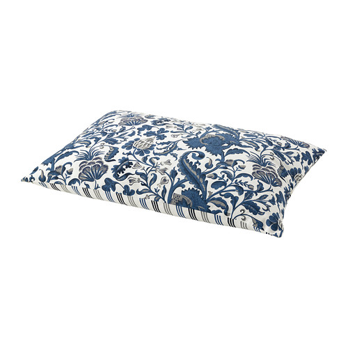 EMMIE KVIST Kissen  Beidseitig verwendbar; zwei unterschiedliche Seiten zum Variieren.  Knöpfe erleichtern das Abnehmen des Bezugs zum Waschen. 