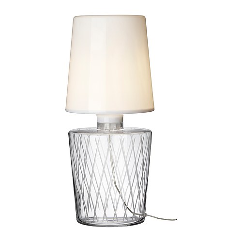 IKEA STOCKHOLM Lámpara de mesa Más ofertas en IKEA Centellea cuando los rayos de luz brillan a través del vidrio cristalino. 