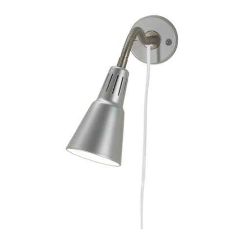 KVART Foco de pared/con pinza Más ofertas en IKEA Puede instalarse de varias maneras.   Se incluyen una abrazadera y un herraje de pared. 