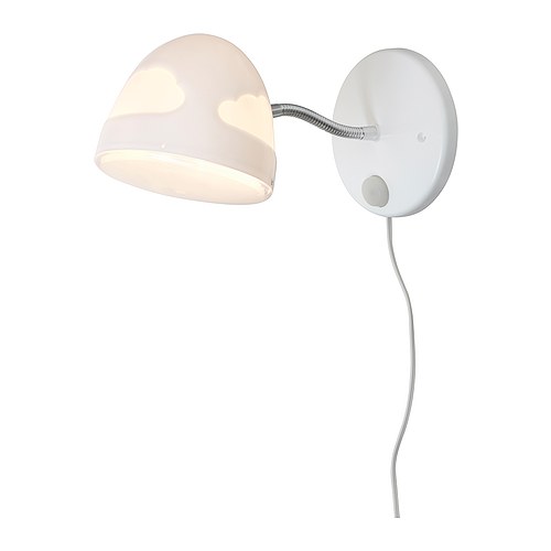 SKOJIG Lámpara de pared Más ofertas en IKEA Probado y con protección para que los niños no lo puedan manipular.  Buena lámpara de lectura sin reflejos. 