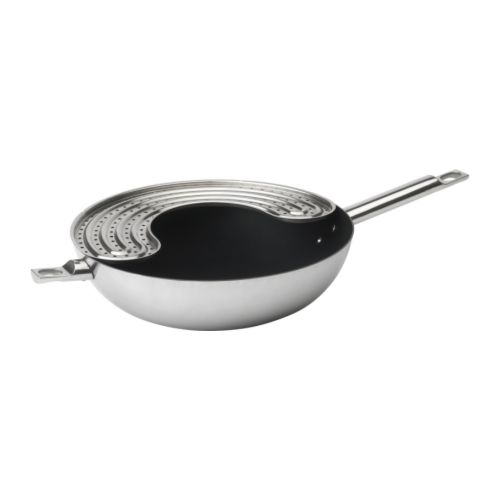 STIL Wok Más ofertas en IKEA Para todo tipo de placas, incluso de inducción.  Fabricado de metal.   También es apto para usar en el horno. 
