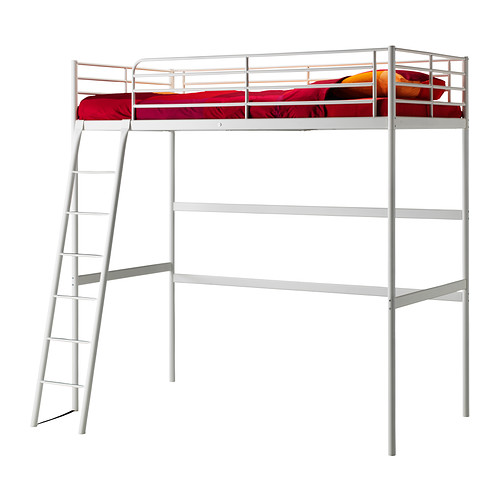 TROMSÖ Estructura cama alta Más ofertas en IKEA La escalera se puede montar a la izquierda o derecha de la cama. 