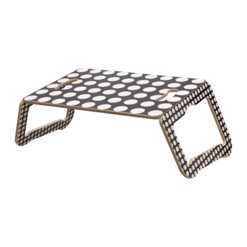 BRÄDA Sylitaso IKEA Tilan säästämiseksi taso voidaan taittaa kokoon ja ripustaa seinälle. 