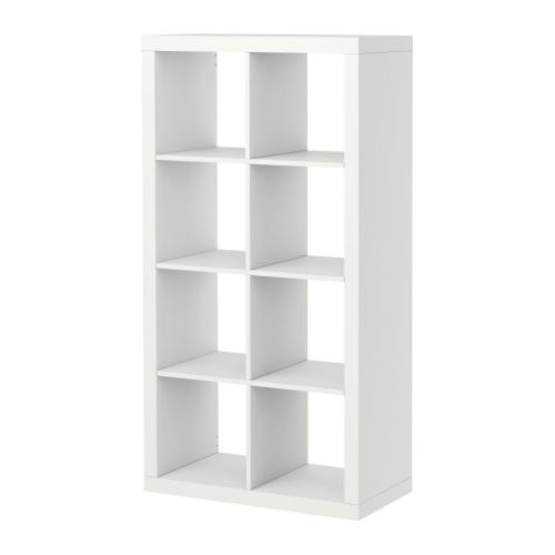 EXPEDIT Hylly IKEA Kauttaaltaan viimeistelty, minkä ansiosta soveltuu myös tilanjakajaksi.
