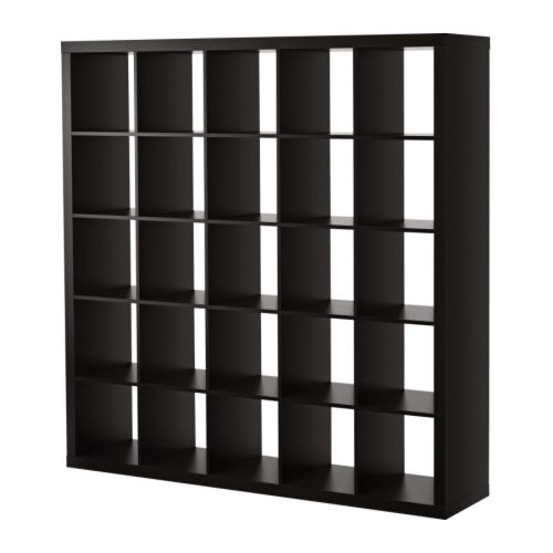 EXPEDIT Hylly IKEA Kauttaaltaan viimeistelty, minkä ansiosta soveltuu myös tilanjakajaksi. 