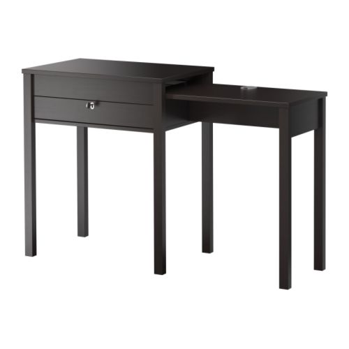 GUSTAV Tietokonepöytä IKEA Tietokonepöydässä on ulosvedettävä työtaso, joka toimii myös kannettavan tietokoneen säilytyspaikkana. 