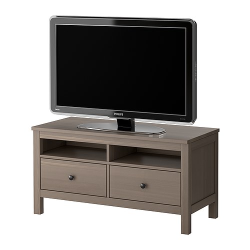 HEMNES Tv-taso IKEA Massiivipuu antaa tuotteelle luonnollisen ilmeen. 