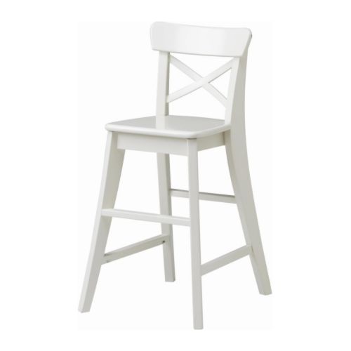 INGOLF Juniorituoli IKEA Nostaa lapsen sopivalle ruokailukorkeudelle. 