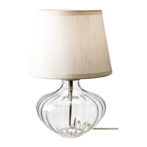 JONSBO EGBY Pöytävalaisin beige Korkeus: 32 cm Varjostimen halkaisija: 22 cm Johdon pituus: 218 cm  