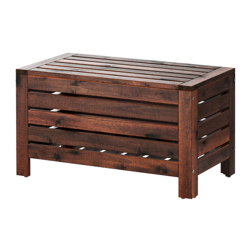 ÄPPLARÖ Banc avec rangement IKEA Rangez à l'abri les accessoires d'extérieur tels que les outils de jardinage et les pots de plante. 