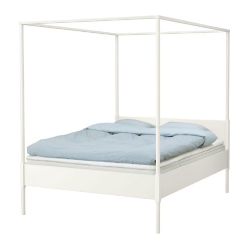 EDLAND Structure lit à baldaquin IKEA Bois massif, un matériau naturel et solide. 