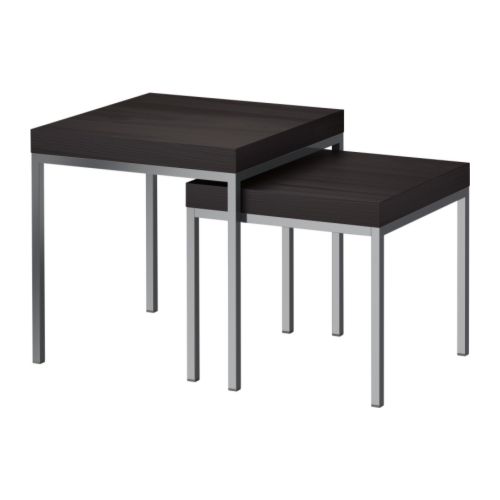 KLUBBO Tables gigognes, lot de 2 IKEA Rangées les unes sous les autres, les tables prennent peu de place. 