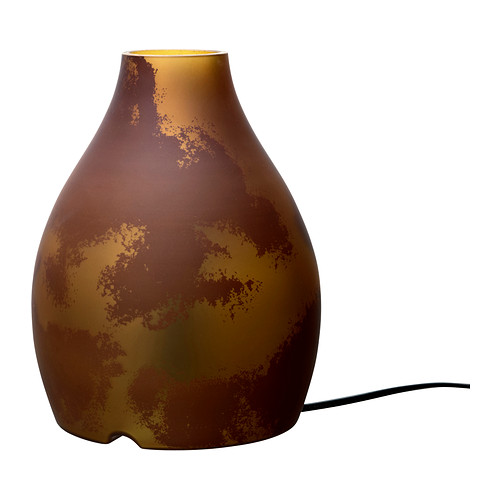 KOPPAR Lampe de table IKEA Donne une lumière douce et tamisée. 