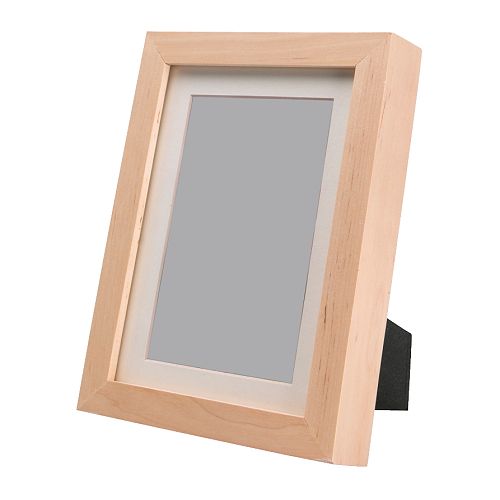 RIBBA Cadre IKEA Le passe-partout fait ressortir la photo et rend l'encadrement plus facile. 