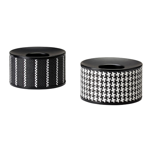 VARLIG Photophore IKEA Un côté du photophore est pour les petites bougies et l'autre pour les plus grandes. 