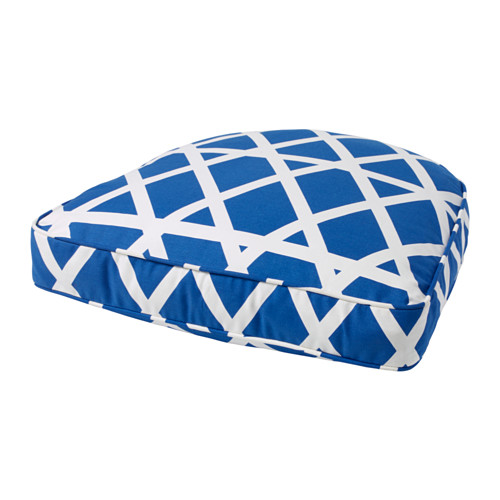 IKEA AVSIKTLIG cushion The cover is easy to keep clean as it is removable and can be machine washed.