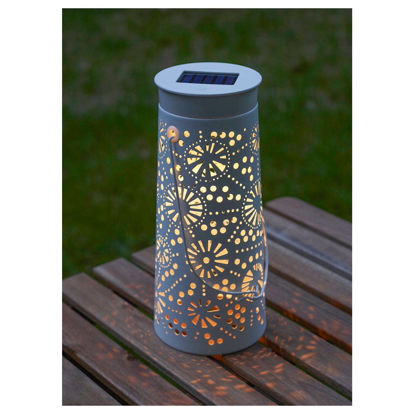 IKEA SOLVINDEN LED solar-powered table lamp Easy to use because no cables or plugs are needed.