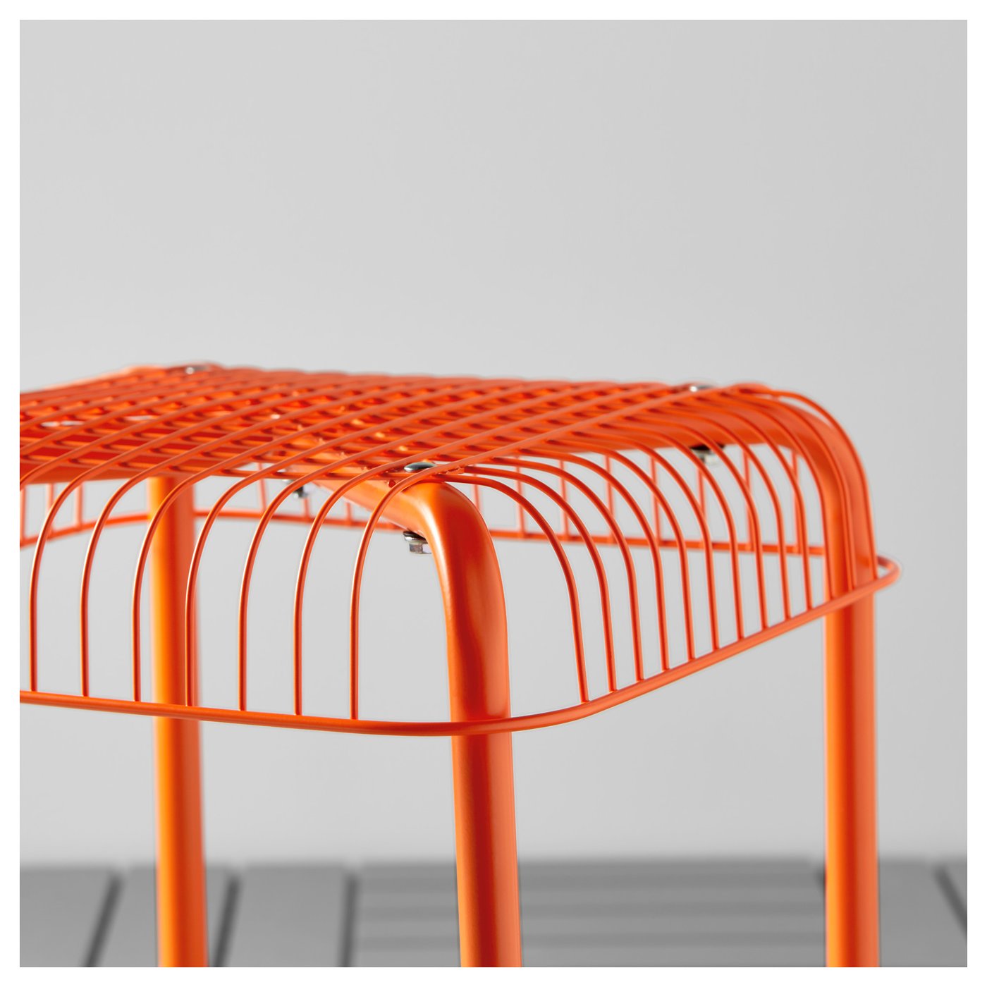 VÄDDÖ/VÄSTERÖN Table and 2 stools, outdoor White/orange IKEA