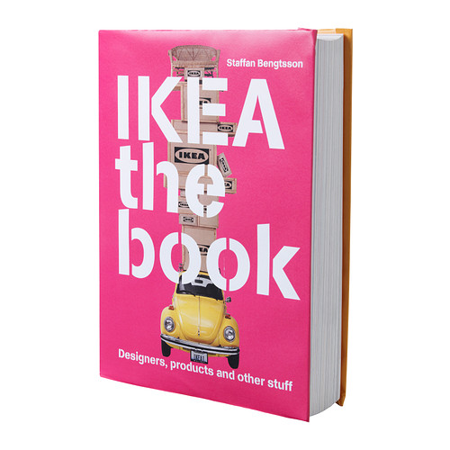 IKEA THE BOOK Libro IKEA I designer che creano i mobili IKEA sono stati a lungo sconosciuti alla maggior parte di noi. 