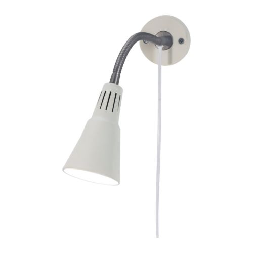 KVART Faretto da parete/con morsetto IKEA Si può fissare in due modi: morsetto e accessorio di fissaggio a parete inclusi. 