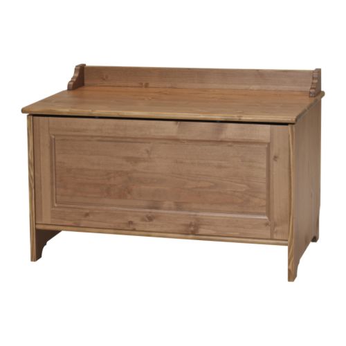 LEKSVIK Baule IKEA Il coperchio si chiude lentamente per ridurre il rischio che il bambino si schiacci le dita. 