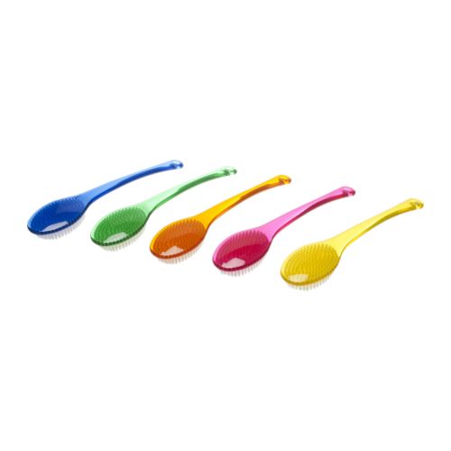 NJUTA Spazzola da bagno IKEA Il manico lungo permette di raggiungere tutta la schiena. 