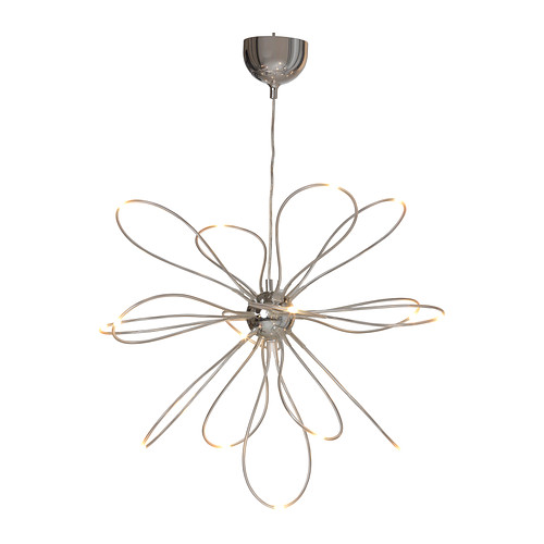 ONSJÖ Lampadario a LED IKEA I tubi a led creano un effetto luminoso che ricorda il passaggio delle lucciole nell'aria. 