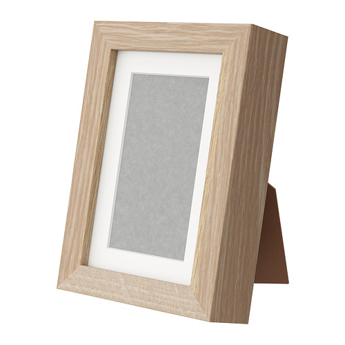 RIBBA Cornice IKEA Puoi mettere in evidenza e aggiungere profondità alla tua immagine usando il passe-partout incluso quando la incornici. 