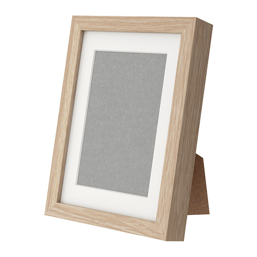 RIBBA Cornice IKEA Puoi mettere in evidenza e aggiungere profondità alla tua immagine usando il passe-partout incluso quando la incornici. 