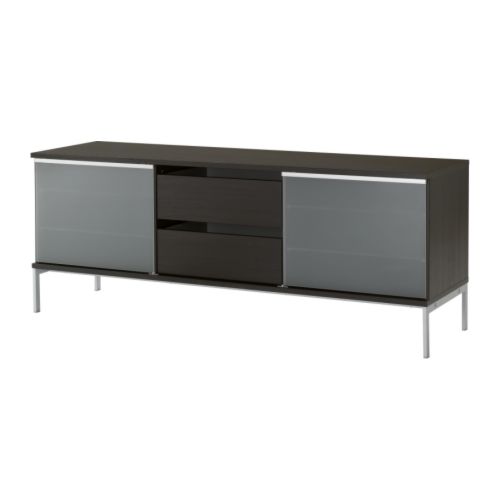 TOBO Mobile TV IKEA Le ante scorrevoli non richiedono spazio per aprirsi.  Puoi usare il telecomando anche senza aprire le ante a vetro. 