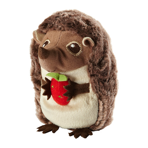 VANDRING IGELKOTT Sonaglio IKEA Una fragola rossa che emette un suono quando la abbracci: stimola la vista, l'udito e il tatto del tuo bambino. 