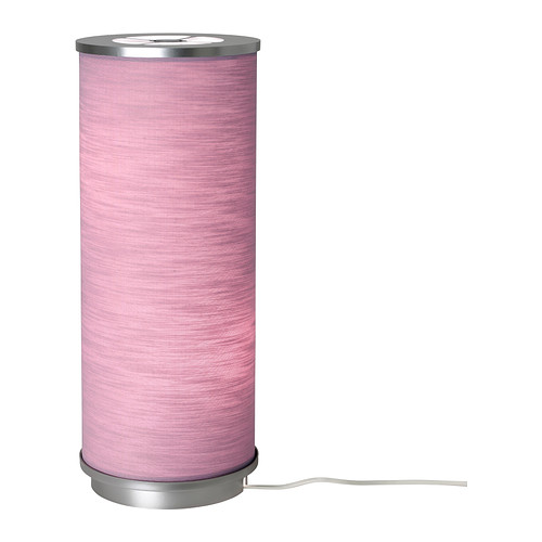 VIDJA Lampada da tavolo IKEA Paralume in tessuto: diffonde una luce morbida e decorativa.