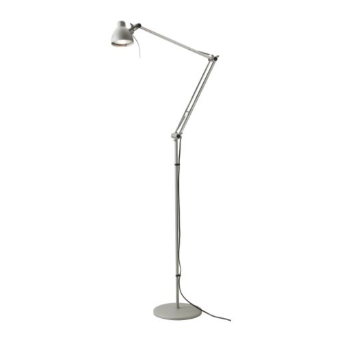 ANTIFONI Staande/leeslamp IKEA Verstelbare lamparm en verstelbare lampenkap, zodat je het licht kan richten. 