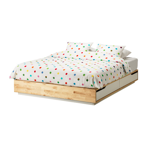 MANDAL Bedframe met opberglades IKEA De vier lades in het bedframe bieden veel opbergruimte.  Kan worden gecompleteerd met het hoofdeinde MANDAL. 