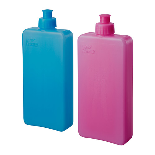 SOLUR Waterfles IKEA Deze fles kan worden gebruikt voor het bewaren van gekoelde dranken en als koelelement, omdat je hem kan invriezen. 