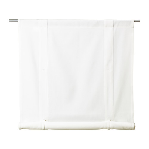 EMMIE Sjalusi IKEA Kanalen øverst gjør det enkelt å henge gardinene på en gardinstang. 