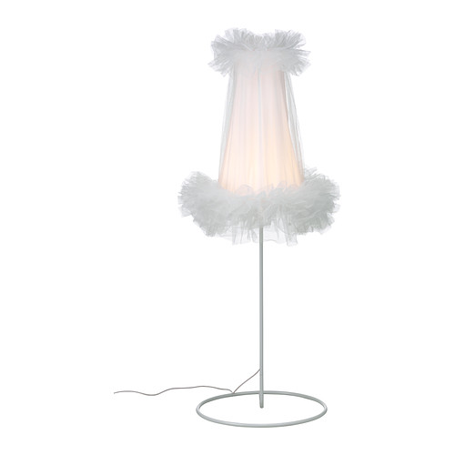 IKEA PS 2012 LED gulvlampe IKEA Inspirert av en ballerinatutu; den luftige tekstilen gir rommet mykhet selv når lampen ikke er slått på. 