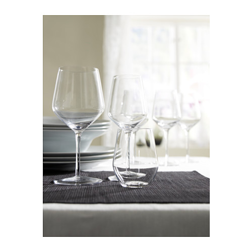 IVRIG Rødvinsglass IKEA Glasset har en stor, rund kuppel som gjør det behagelig å drikke av.