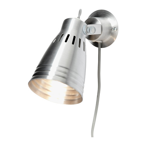 KRÄMARE Veggspotlight IKEA Stillbart lampehode gir deg mulighet til å stille inn lyset slik du vil.