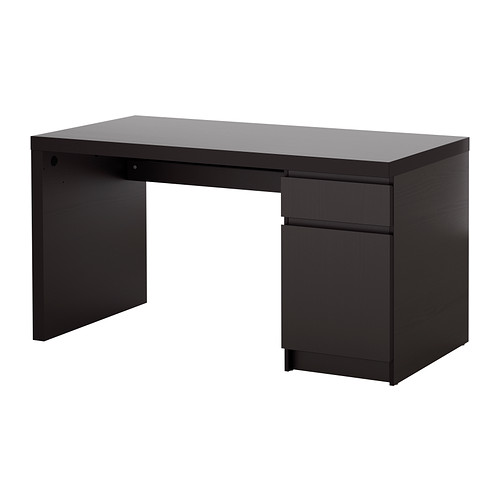 MALM Arbeidsbord IKEA Kabelhylle under bordplaten holder kontakter og kabler ute av syne og gir orden på arbeidsbordet. 