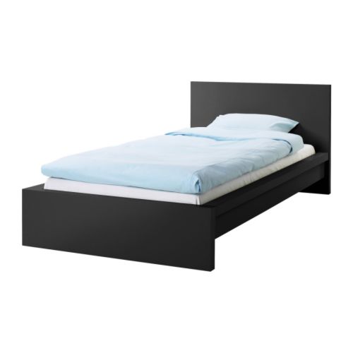 MALM Seng IKEA Sengesidene er justerbare, madrasser av ulike tykkelser kan brukes. 