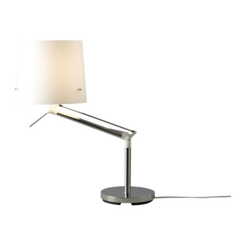 SAMTID Bordlampe IKEA Blendebeskytteren gjør at lyset blir mer behagelig for øynene.  Fleksibel lampearm gir fleksibelt lys. 