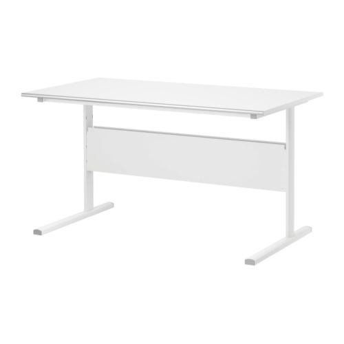 FREDRIK Biurko IKEA Z tyłu półka na kable; pomaga uporządkować wszystkie przewody.  System na klikanie; łatwy w montażu. 