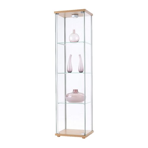 DETOLF Vitrina IKEA A porta de vidro protege e mostra as suas colecções.  Preparado para iluminação; ilumine a vitrina, iluminando as suas colecções. 