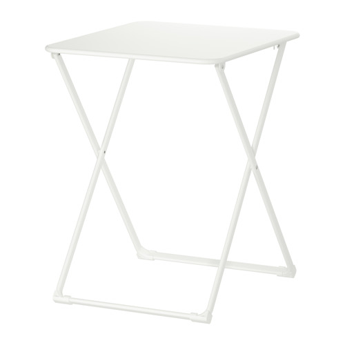 HÄRÖ Mesa dobrável IKEA Dobrável; poupa espaço ao guardar ou quando não está a uso.  Os materiais deste móvel de exterior não requerem manutenção. 