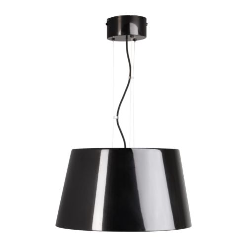 KULLA Candeeiro suspenso IKEA O revestimento plástico interno permite uma luz sem reflexos. 