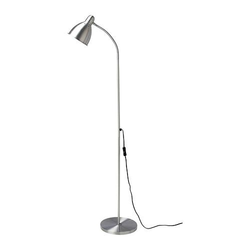 LERSTA Candeeiro de pé/leitura IKEA Oferece uma iluminação direta, ideal para ler.