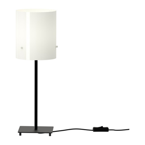 LÖBBO Abajur IKEA Ferragem regulável; pode usar-se tanto com candeeiros de pé como de tecto e com lâmpada grande ou pequena. 