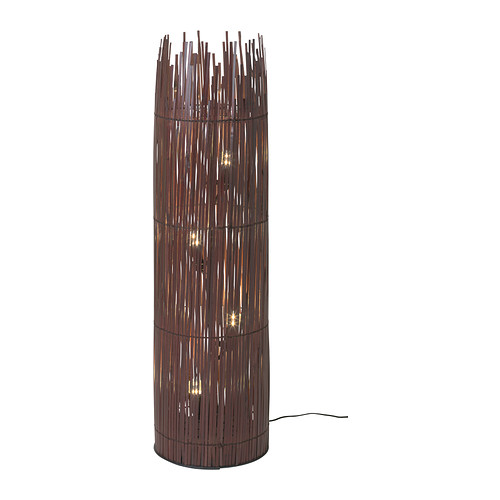 ROTVIK Candeeiro de pé IKEA A luz brilha através do bambu e cria efeitos impressionantes no chão e na parede. 